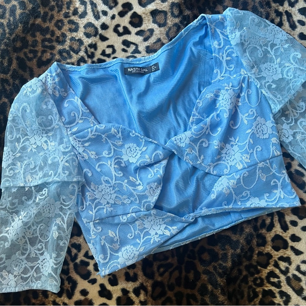 NWOT Nasty Gal Lace Twist Front Crop Top